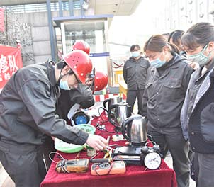 APP下载共青团学雷锋为职工义务维修家电